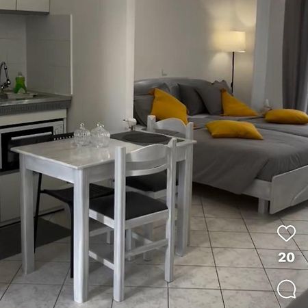 Aleka Kotsi Rooms อีกูเมนิทซา ภายนอก รูปภาพ